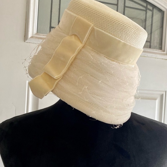 Vintage 1920s Cloche Hat White Marston’s San Diego RARE. 
Very good main image 5